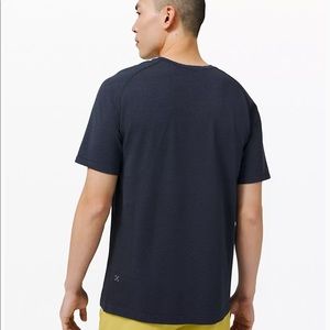 Lululemon men’s small workout shortsleeve shirt